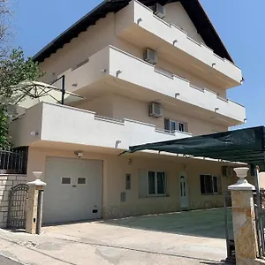 https://apartmani-sandra-kastela.hotels-in-trogir.com